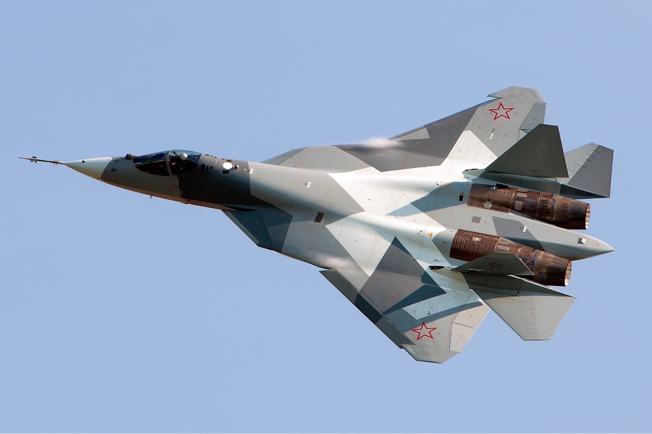 Воздушные бои: Российский истребитель Т-50 против американца F-22 –  Патриотам РФ